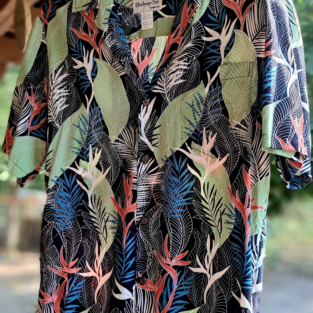 Authentic Men's Hawaiian Shirt Button-Down IslandWear - Size S Husky